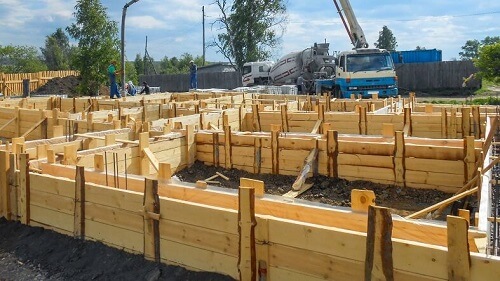 Ленточный фундамент для дома в Фаниполе